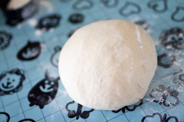 ball of dough on silicon mat